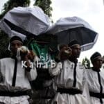 Hujan Gerimis Mengantar Pemakaman Ina Ka'u Mari - Kabar Harian Bima