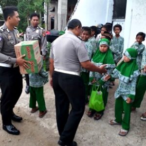 Polres Bima Bina Kepatuhan Lalu Lintas di Yayasan Yatim Piatu Talabiu