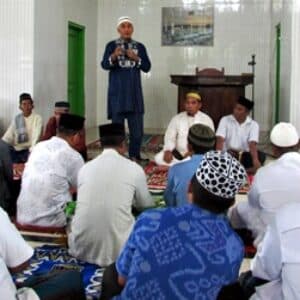 Jumat Khusyu di Masjid Desa Nisa, Dahlan Sampaikan Pentingnya Silaturahmi