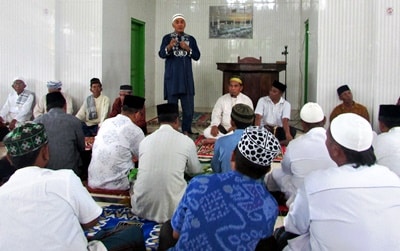 Jumat Khusyu di Masjid Desa Nisa, Dahlan Sampaikan Pentingnya Silaturahmi - Kabar Harian Bima