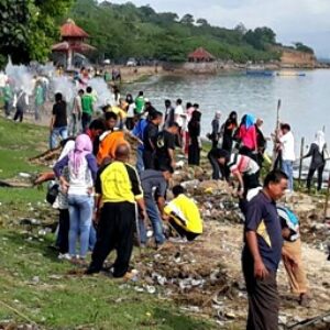 Jelang Festival Pantai Kalaki, SKPD Gelar Jumat Bersih