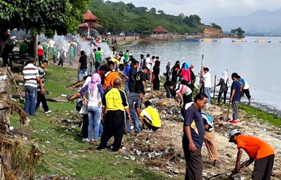 Jelang Festival Pantai Kalaki, SKPD Gelar Jumat Bersih - Kabar Harian Bima