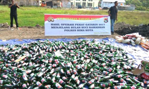 Polres Bima Kota Musnahkan Ribuan Botol Miras dan Tramadol - Kabar Harian Bima