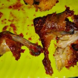 Hati-Hati, Ayam Goreng Busuk Dijual di Pasar Ramadan