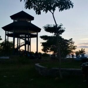 Yuuk, Ngabuburit Sambil Nikmati Sunset di Atas Lare-Lare