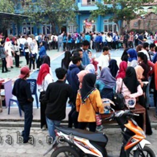 Mahasiswa STIE Bima Bazar Takjil di Kampus