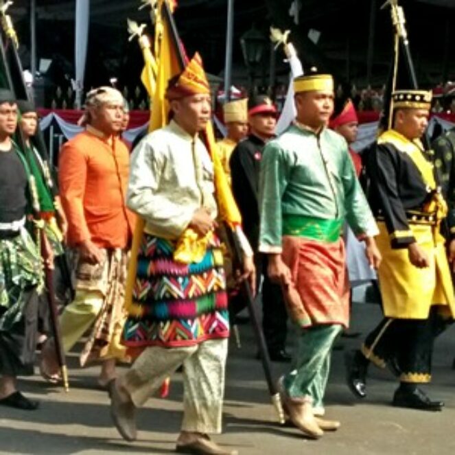 2 Putra Bima Ikut Parade Kawal Bendera Pusaka dari Monas ke Istana Negara