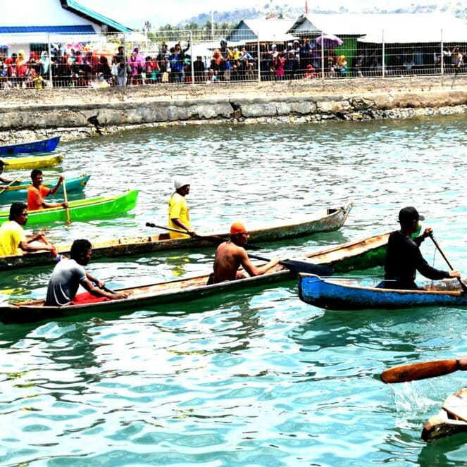 Bupati Bima Buka Lomba Perahu Dayung di Desa Bugis