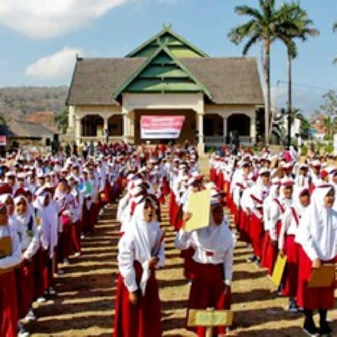 1.000 Anak Bima Tulis Surat untuk Presiden Jokowi
