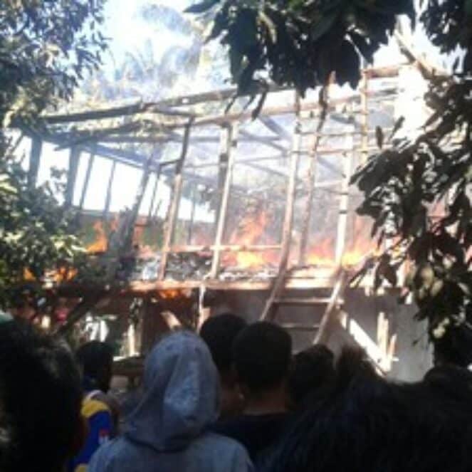 Arus Pendek, Rumah Warga Sumi Hangus Terbakar