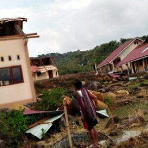 Angin Puting Beliung Hantam Rumah dan Sekolah di Donggo - Kabar Harian Bima