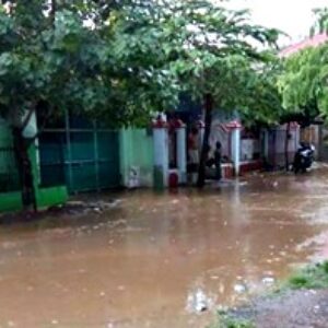 Hujan 20 Menit, Lingkungan Tambana Direndam Banjir