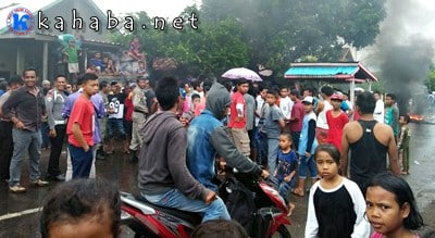 Motif Kematian Suherman Simpang Siur, Warga Tambe Blokir Jalan - Kabar Harian Bima