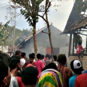 5 Rumah Di Desa Sari Terbakar, Balita Alami Luka Bakar - Kabar Harian Bima
