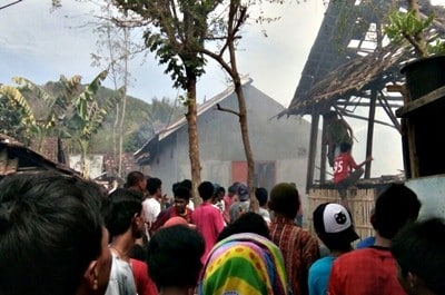 5 Rumah di Desa Sari Terbakar, Balita Alami Luka Bakar - Kabar Harian Bima