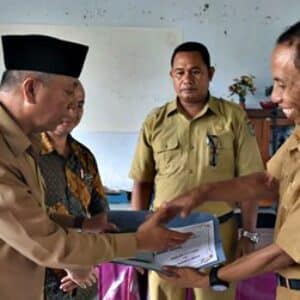 Wawali Serahkan Bantuan Pembangunan Masjid Nurul Ilmi SMPN 1