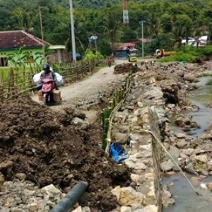 Dewan Desak Pemerintah Segera Perbaiki Kerusakan Tanggul dan Badan Jalan Lintas Dodu