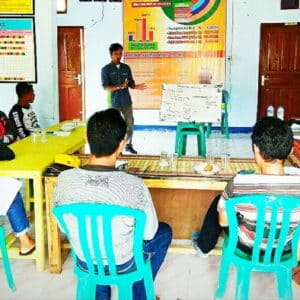 Tingkatkan Kapasitas, Jurnalis Desa Rabakodo Dilatih Teknis Menulis