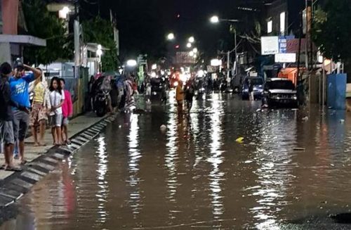3 RT di Paruga Digenangi Banjir, Warga Mengungsi di Masjid - Kabar Harian Bima