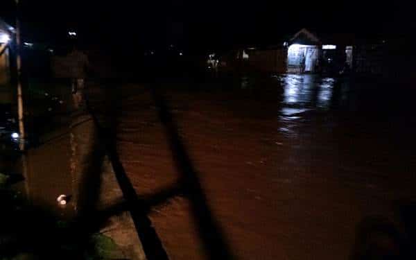 Banjir Malam Ini Meluap Lagi di Kampung Sigi - Kabar Harian Bima