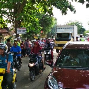 Depan KPU Macet, Kendaraan Dialihkan ke Jalan Protokol