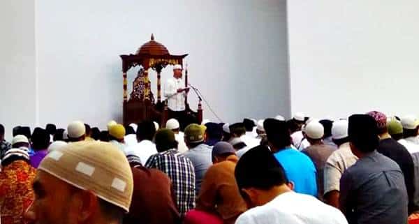 Sholat Gerhana di Masjid Terapung Dipadati Ribuan Warga - Kabar Harian Bima