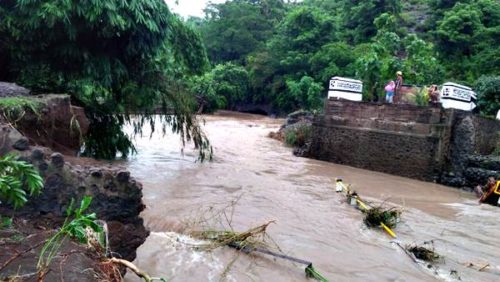 Banjir, Jembatan di Desa Kananta Soromandi Putus - Kabar Harian Bima