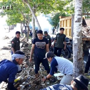 Bersihkan Pantai Kalaki, Komunitas Jao Bima Kumpulkan 6 Ton Sampah - Kabar Harian Bima