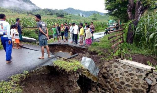 Jembatan Desa Nggelu Putus, Aktifitas Warga Terhambat - Kabar Harian Bima