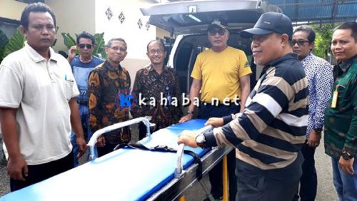 PT Taspen Serahkan Bantuan Ambulance Untuk Pemkab Bima - Kabar Harian Bima