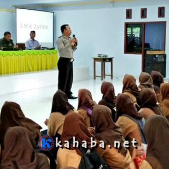 FKUB, Polisi dan TNI Sosialisasi Bahaya Narkoba dan Wawasan Kebersamaan di SMKN 1