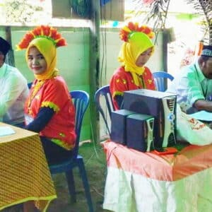 Kpps Di Desa Mbuju Kreatif, Petugasnya Pakai Baju Adat Dan Tps Diberi Hiasan - Kabar Harian Bima