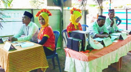KPPS di Desa Mbuju Kreatif, Petugasnya Pakai Baju Adat dan TPS Diberi Hiasan - Kabar Harian Bima