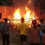 Kebakaran di Penanae, Rumah Panggung Rata dengan Tanah - Kabar Harian Bima