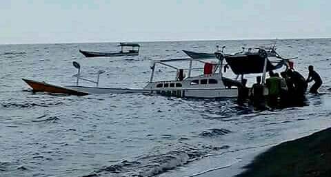 Detik-Detik Setelah Perahu Terbalik, Korban Selamatkan Diri Pakai Boks Ikan - Kabar Harian Bima