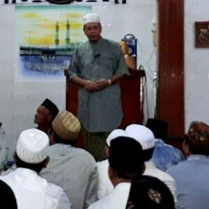 Safari Ramadan di Rasanae Timur, Walikota Serahkan Bantuan Keagamaan