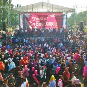 Ribuan Warga Bima-Dompu Tumpah Ruah Saat Festival Rimpu di Monas - Kabar Harian Bima