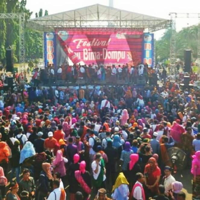 Ribuan Warga Bima-Dompu Tumpah Ruah Saat Festival Rimpu di Monas