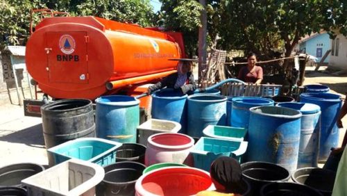 Tangani Krisis Air Bersih, BPBD Salurkan 60 Ribu Liter Air - Kabar Harian Bima