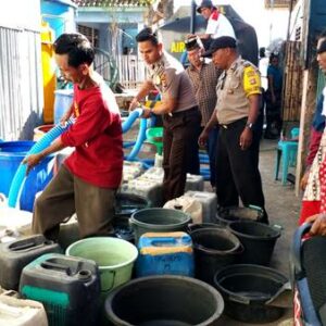 Polres Bima Kota Bantu Air Bersih Untuk Warga Tanjung