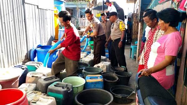 Polres Bima Kota Bantu Air Bersih Untuk Warga Tanjung - Kabar Harian Bima