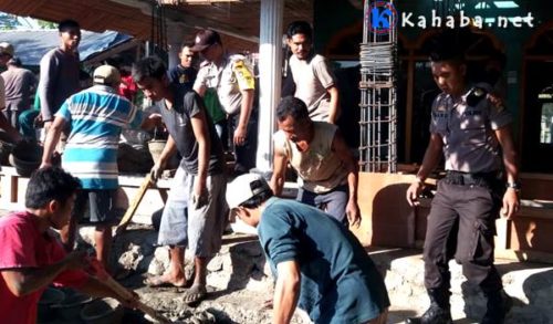 Polsek Bolo dan Warga Gotong Royong Renovasi Masjid Baburridwan - Kabar Harian Bima
