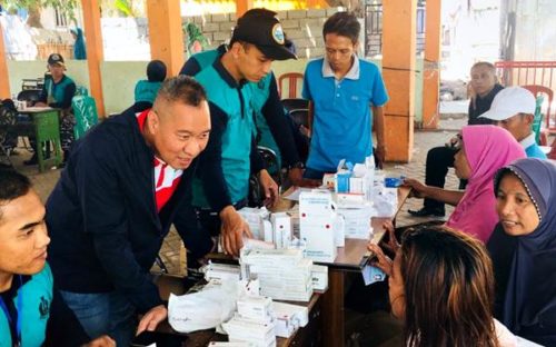 Syafrudin Dampingi Pelayanan Kesehatan Warga Terdampak Gempa di Pulau Bungin - Kabar Harian Bima