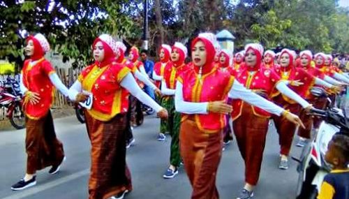 Warga di 3 Kelurahan Meriahkan Gerak Jalan Indah tingkat Kecamatan Asakota - Kabar Harian Bima