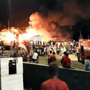 Terbakar dan Susah Dipadamkan, Kapal Kartika Express Ditenggelamkan