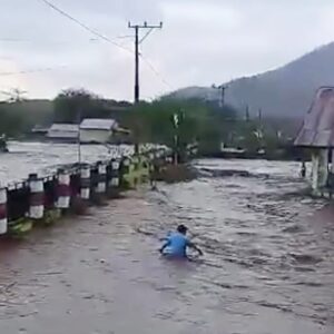 Ratusan Rumah di Kempo Dompu Terendam Banjir - Kabar Harian Bima
