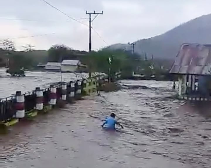 Ratusan Rumah di Kempo Dompu Terendam Banjir - Kabar Harian Bima