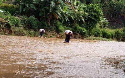 Begini Nasib Petani Desa Boke Saat Pikul Hasil Panen, Nyawa Taruhan - Kabar Harian Bima