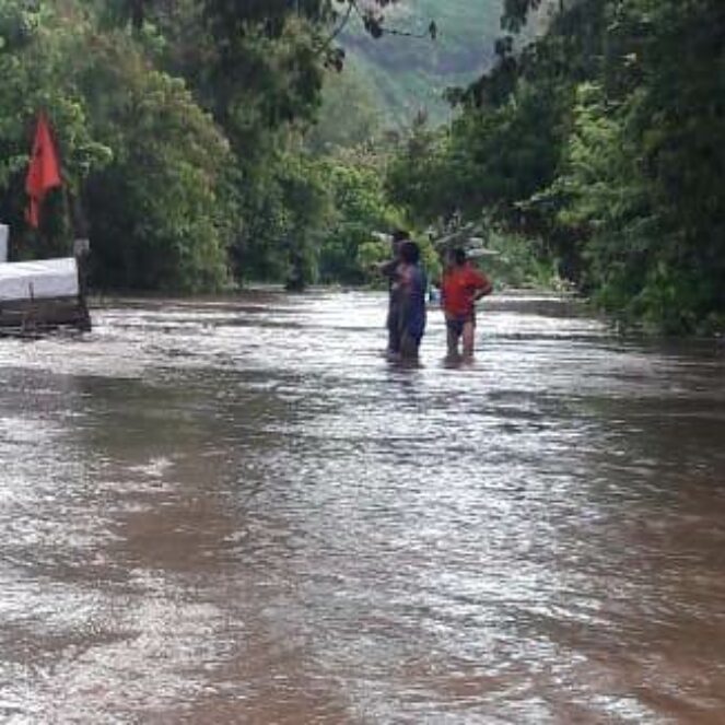 Banjir di Perbatasan Kilo-Sanggar, Lalu Lintas Lumpuh, Listrik Masih Padam