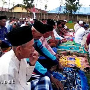 Khawatir Gagal Panen, Warga dan Ustadz di Ponpes Almadinah Sholat Istisqo - Kabar Harian Bima